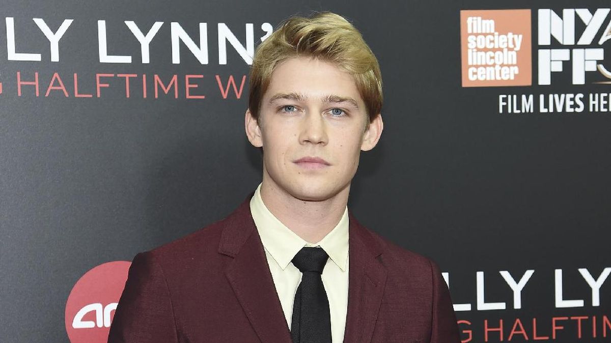 Joe Alwyn Punya Trik Buat Move On dari Taylor Swift