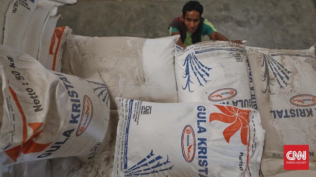 Direktur Industri Makanan, Hasil Laut dan Perikanan Kementerian Perindustrian Supriadi memastikan tak ada kelangkaan gula kristal rafinasi (GKR) di Jawa Timur.