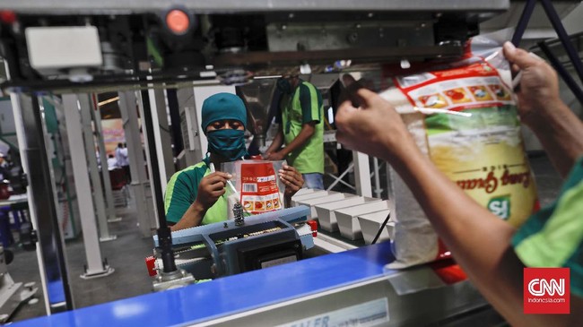 Upah di daerah asalnya yang hanya Rp400 ribu pada 2007, membuat Sujarto (39) memilih merantau ke Jakarta. Namun, apa yang ditemuinya tak seindah harapan.