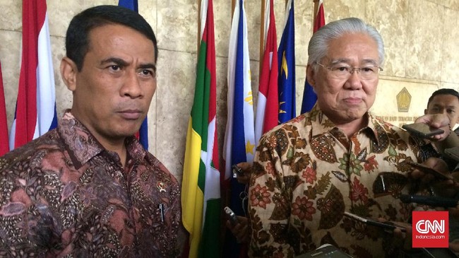 Ancaman tersebut ia lontarkan usai terbongkarnya praktik penimbunan 182 ton bawang putih impor di Cilincing Marunda, Jakarta Utara, Rabu (17/5) kemarin.