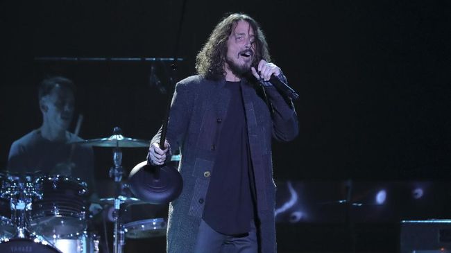 Personel Pearl Jam mengakui, meninggalnya Chris Cornell akibat bunuh diri ternyata mempengaruhi musikalitas mereka.