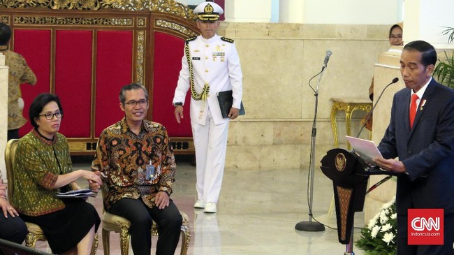 Jokowi menyebut penyelewenangan dana desa bisa menyeret pengelolanya menjadi tersangka kasus korupsi. KPK akan diajak serta dalam pengawasannya.