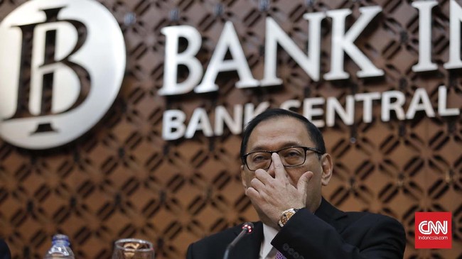 BI akan mengajak pelaku industri terkait untuk mendiskusikan persoalan gesek kartu nasabah di luar mesin EDC.