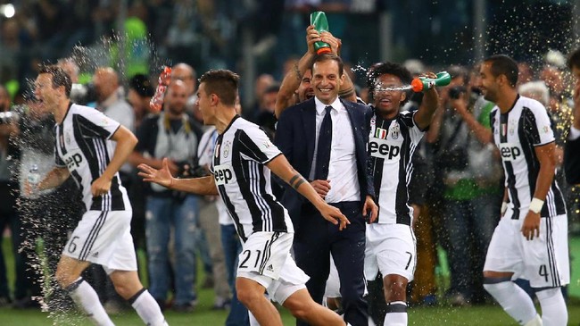Pelatih Juventus Massimiliano Allegri berhasrat untuk merayakan gelar Serie A di Turin jika sukses mengalahkan Crotone pada Minggu (21/5) malam.