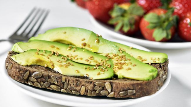 Seorang miliuner dan ahli properti Australia mengungkapkan bahwa generasi milenial tak bisa membeli rumah gara-gara jajan avocado toast.