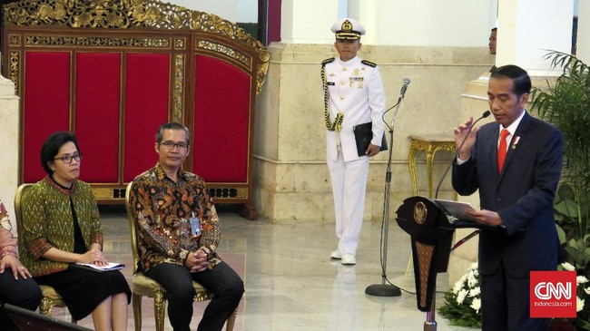 Jokowi menginstruksikan Kapolri dan Panglima TNI untuk menjaga stabilitas politik dan kemanan guna mewujudkan Indonesia yang aman dan nyaman bagi investor.