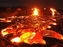 Wisata Ekstrem di Danau Lava Abadi Tempat Tinggal Dewa