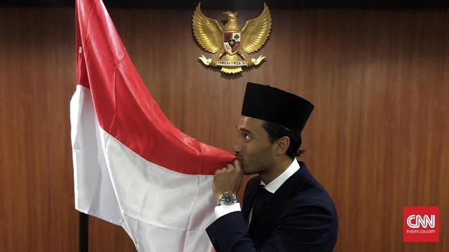 Penyerang naturalisasi Timnas Indonesia U-22, Ezra Walian, berjanji untuk berjuang keras memulihkan kondisinya demi tampil di SEA Games 2017 .