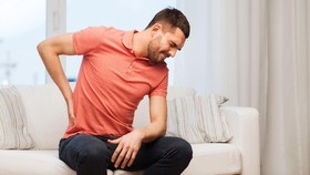 3 Kebiasaan Sepele yang Berisiko Timbulkan Skoliosis