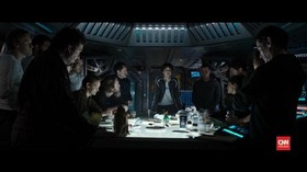 Trauma Jadi Alasan Katherine Waterston Tak Nonton 'Alien'