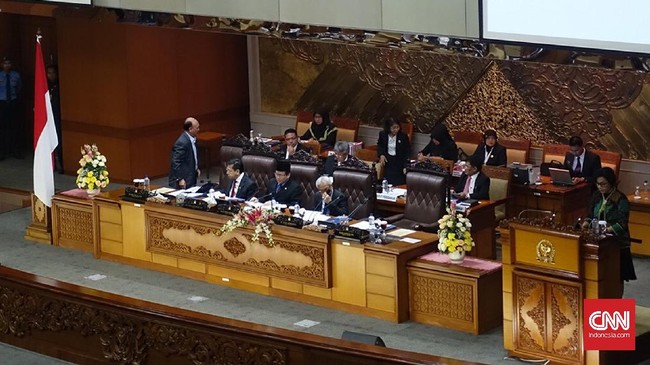 Beberapa fraksi memberikan persetujuan tersebut dengan beberapa catatan.