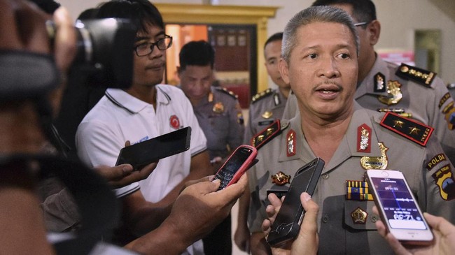 Menjelang pelaksanaan Pilkada Serentak, kampanye hitam mulai terlihat di Jawa Tengah. Polisi meminta kepala daerah menjaga situasi keamanan selama Pilkada.