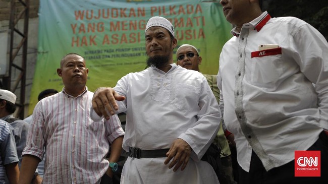 Alumni 212 menggelar aksi ke Komnas HAM terkait aksi bela ulama. Namun salah satu tokoh yang dibela adalah bos MNC, Hary Tanoe.