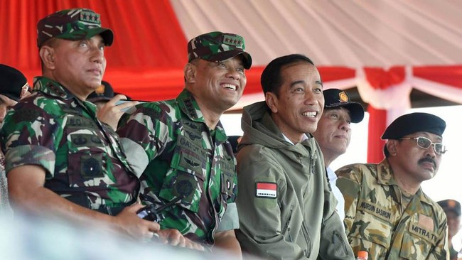 Istilah gebuk dan tendang yang digunakan Presiden Joko Widodo dinilai melegitimasi penegak hukum menggunakan cara-cara kekerasan terhadap ormas anti-Pancasila.