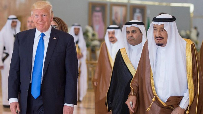 Negara-negara Arab semakin meningkatkan tekanannya terhadap Qatar seiring dengan tawaran bantuan dari Presiden Trump untuk mengakhiri krisis diplomatik kawasan.