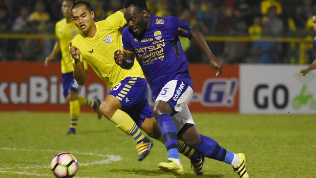 Gelandang Persib Bandung Michael Essien berambisi curi poin di markas Sriwijaya demi memuluskan langkah Maung Bandung ke papan atas Liga 1.