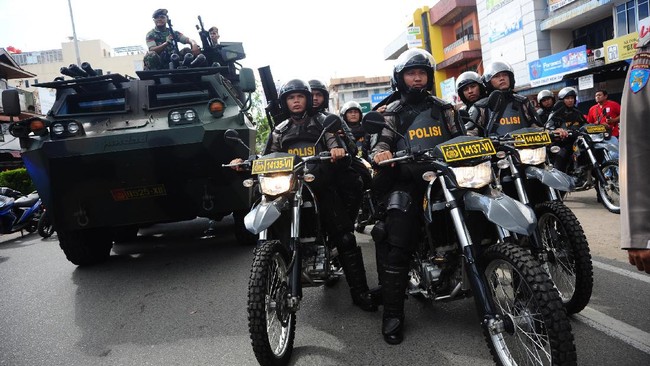 Tim khusus ini terdiri dari personel Polri, TNI AD dan AL, serta polisi militer. Mereka disiagakan di wilayah Jakarta Selatan.