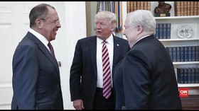 Trump Sebut Mantan Direktur FBI Gila di Hadapan Rusia