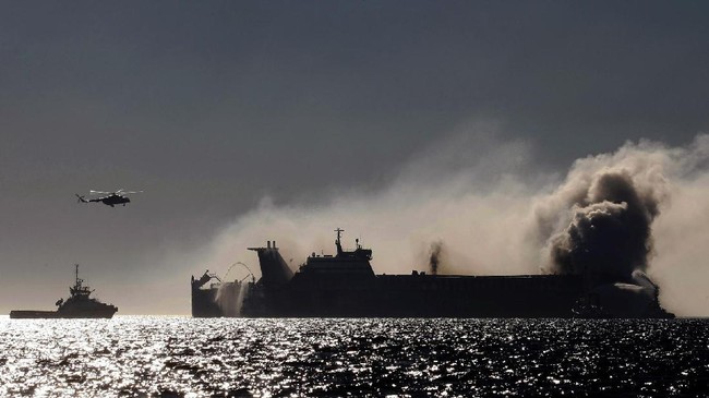 Kapal tanker yang disewa militer Amerika Serikat meledak usai tabrakan dengan kapal kargo di Laut Utara, lepas pantai Inggris, pada Senin (10/3).