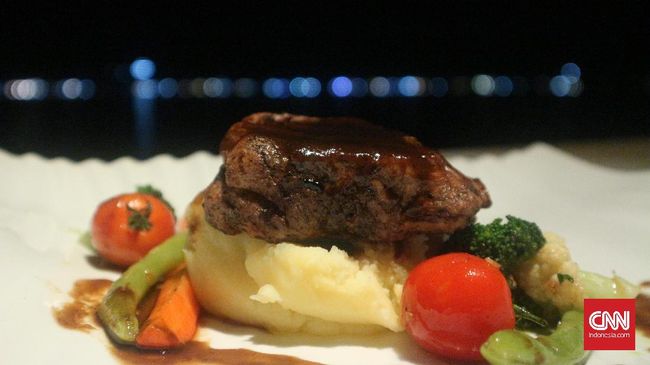 Kekayaan akulturasi budaya di Nusantara membuat steak menjadi salah satu sajian populer di tengah masyarakat.