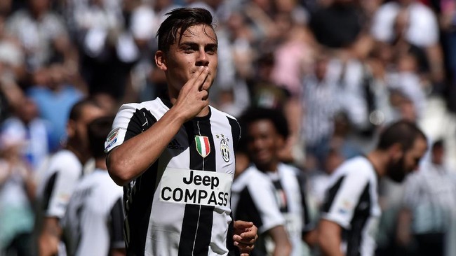 Juventus sukses meraih juara Italia Serie A enam kali beruntun setelah mengalahkan Crotone 3-0. Si Nyonya Tua kini kian dekati gelar treble.