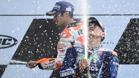 Rossi dan Marquez Terjatuh, Vinales Juara GP Perancis