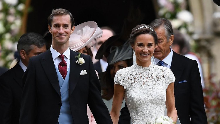 ENGLEFIELD GREEN, ENGLAND - MAY 20:  Britain's Prince Harry (R) and Britain's Prince William, Duke of Cambridge attend the wedding of Pippa Middleton and James Matthews at St Mark's Church on May 20, 2017 in Englefield Green, England.  (Photo by Justin Tallis - WPA Pool/Getty Images)