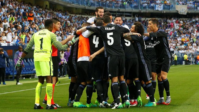 Real Madrid memastikan gelar juara La Liga Spanyol setelah mengalahkan Malaga 2-0 pada laga terakhir musim ini. Torehan itu tak mampu dikejar Barcelona.