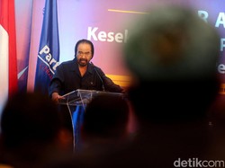 Berkali-kali Dialog, Surya Paloh Awalnya Pede Johnny Plate Tak Korupsi