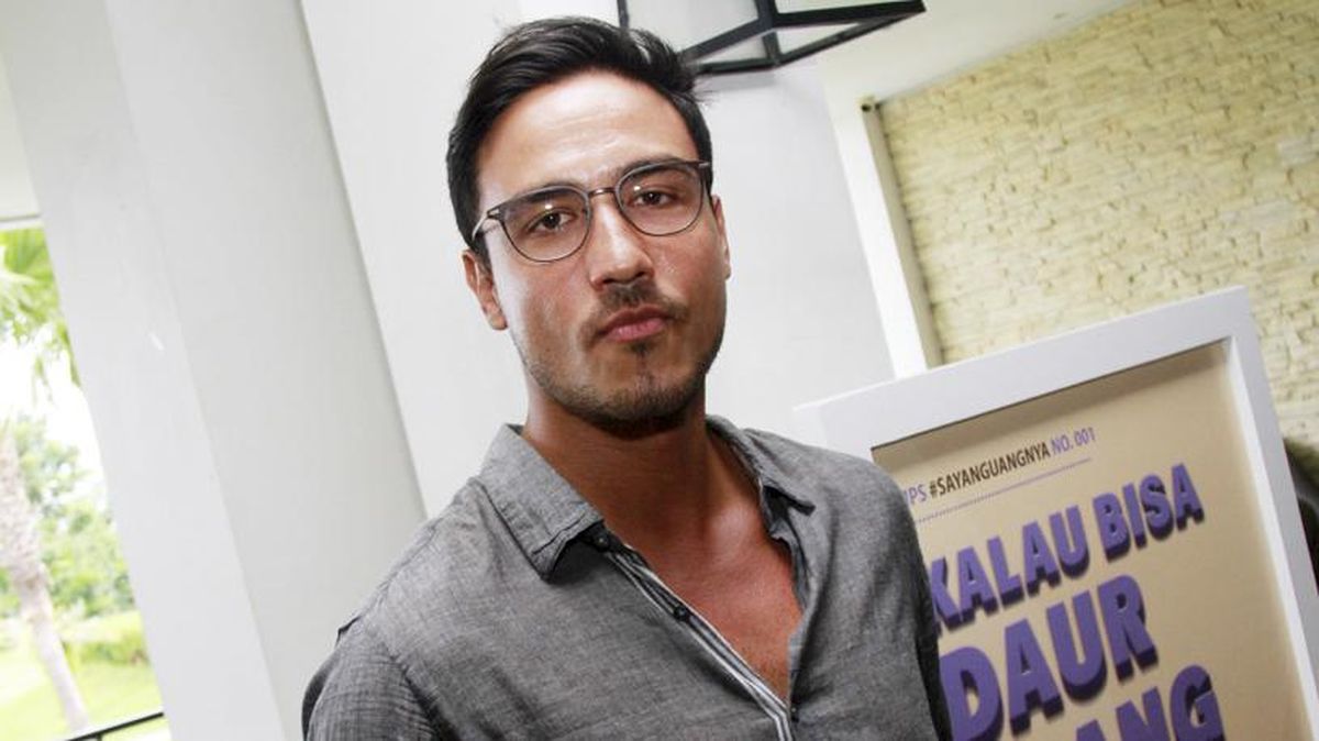 Hamish Daud Beber Hubungan dan Board Pinterest dengan Sabrina Alatas