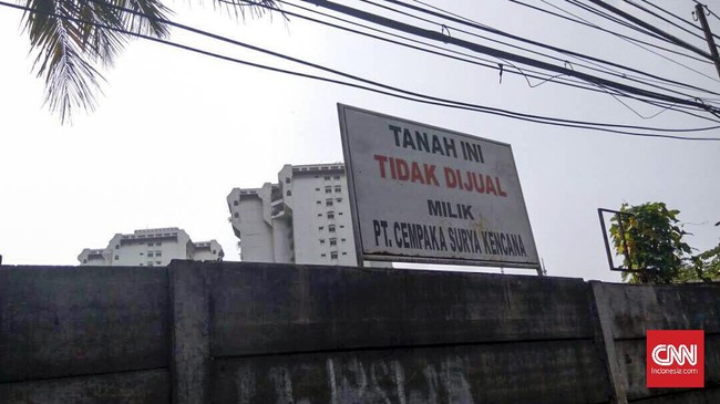 Eksekusi lahan sengketa yang melibatkan dua taipan di kawasan Kuningan Barat yang dijadwalkan dilakukan malam ini belum juga dilaksanakan. 