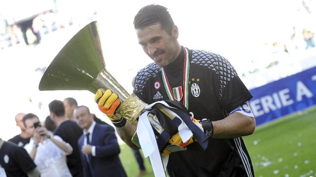 Wakil Presiden Juventus Pavel Nedved menyebut Gianluigi Buffon belum mengeluarkan pernyataan pensiun di akhir musim.
