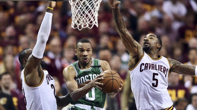 Avery Bradley berhasil mencetak tembakan tiga angka di detik akhir. Boston Celtics pun memperkecil kedudukan jadi 1-2.