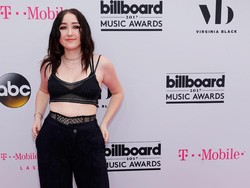 Noah Cyrus Buka Kesedihannya Sebagai Adik Miley Cyrus