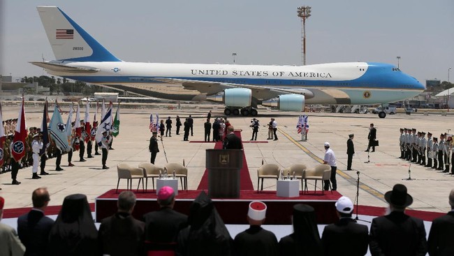 Dua dari lima unit pendingin di Air Force One akan diganti dengan unit baru dalam kontrak senilai Rp307 miliar.
