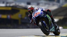 FOTO: Rossi dan Marquez Merana, Vinales Gembira