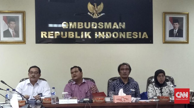 Ombudsman meminta kementerian hukum dan HAM mengevaluasi kebijakan bebas visa untuk membatasi tenaga kerja asing yang masuk Indonesia.