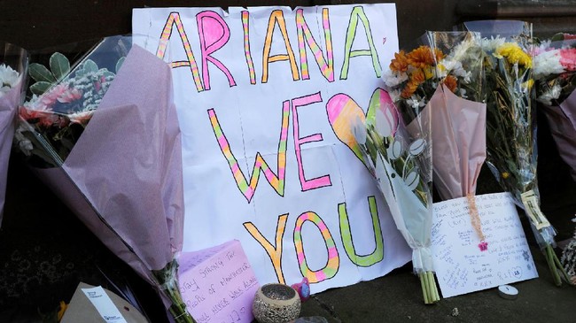 Polisi mengumumkan nama yang menjadi dalang peledakan konser Ariana Grande. Terduga adalah pemuda keturunan Libya berusia 22 bernama Salman Abedi.