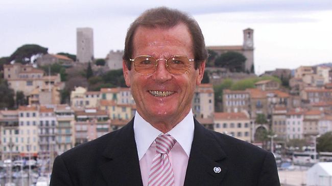 Mantan pemeran James Bond, Roger Moore, dikabarkan oleh keluarganya telah meninggal dunia pada usia ke-89.