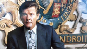 'Utang' Buku Roger Moore Lunas 2 Minggu sebelum Wafat