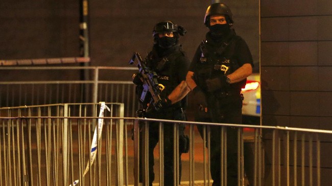 Setelah menggerebek berbagai lokasi di Manchester, polisi kembali menangkap dua tersangka yang diduga terkait serangan bom di konser Ariana Grande, pekan lalu.