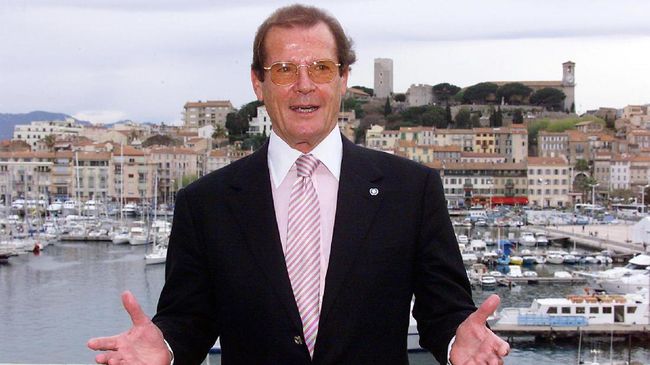 Sebelum meninggal karena pertarungan singkatnya dengan kanker, Roger Moore berhasil mencurangi kematian dengan keberhasilannya sembuh dari lima penyakit.