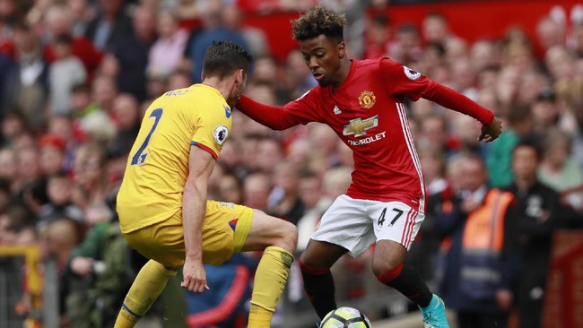 Akhir pekan lalu MU memainkan pesepakbola pertama di Liga Inggris yang lahir di awal 2000. Sosok itu adalah remaja yang kini berusia 16 tahun, Angel Gomes.