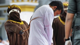 Pasangan LGBT Digerebek Warga Aceh, Terancam 100 Kali Cambuk
