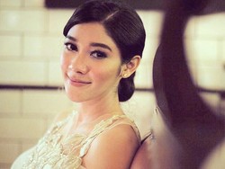 Diisukan Mualaf, Naysilla Mirdad Tampil bak Kajol Saat Ucapkan Ramadhan