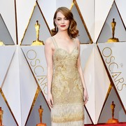 Ingin Tampil Effortless Seperti Zodiak Scorpio? Gaya Berpakaian Emma Stone Ini Bisa Kamu Tiru