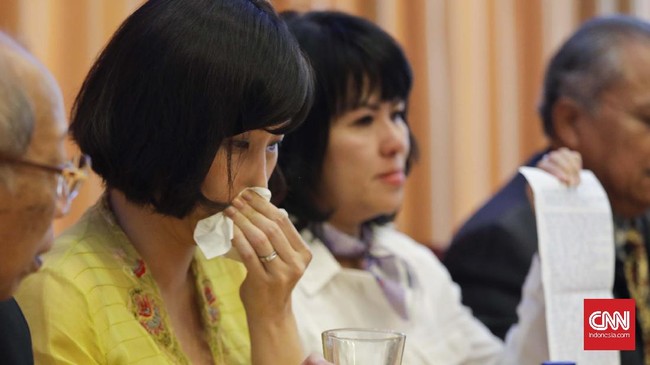 Warga dunia maya menyuarakan dukungannya kepada Veronica Tan, yang merupakan Istri dari Basuki T Purnama yang terisak saat membacakan surat dari suaminya.