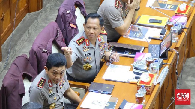 Pertama, enkripsi dengan keamanan canggih menjamin kerahasiaan percakapan. Kedua, kapasitas kelompok pesan bisa menggandeng hingga 10.000 orang.