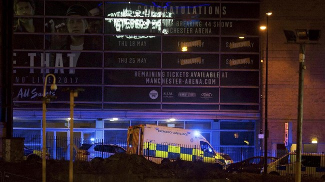 Sejumlah saksi mata menceritakan kepanikan yang mewarnai suasana Manchester Arena, Inggris, saat ledakan mengguncang akhir konser Ariana Grande.