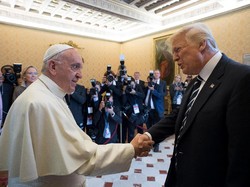 Trump Akan Hadiri Pemakaman Paus Fransiskus: Dia Mencintai Dunia